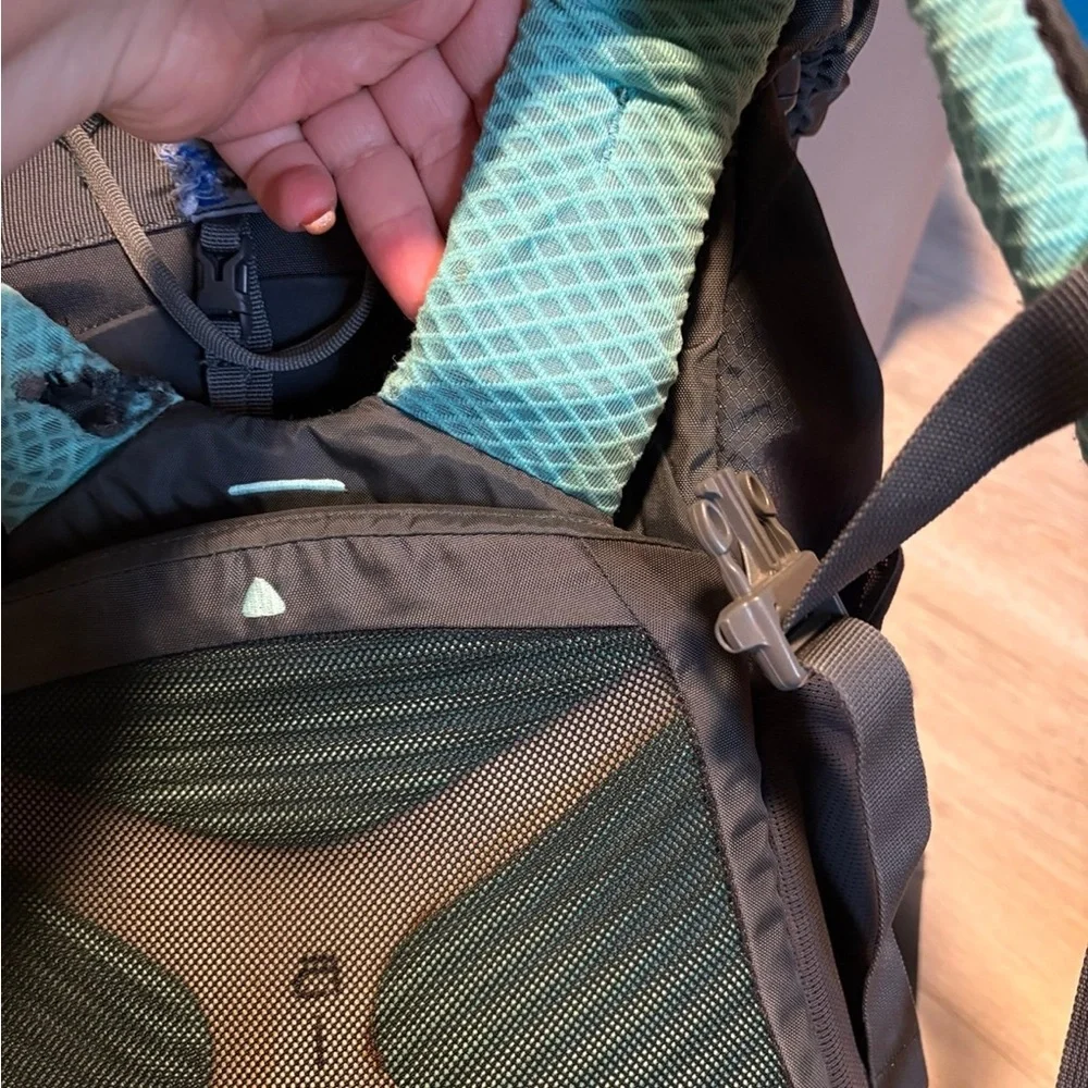 OSPREY Kyte 36 Black with Teal Accent Backpack
